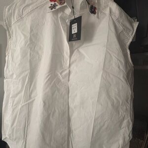 Women’s White Sleeveless Shirt